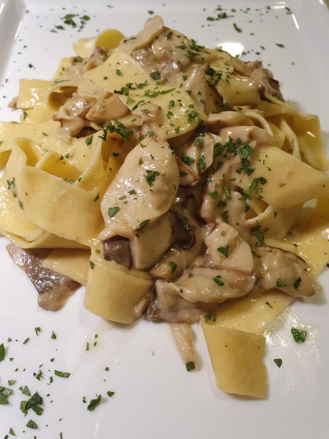 Hotel Ristorante Al Giardinetto Colle Umberto  Exterior foto
